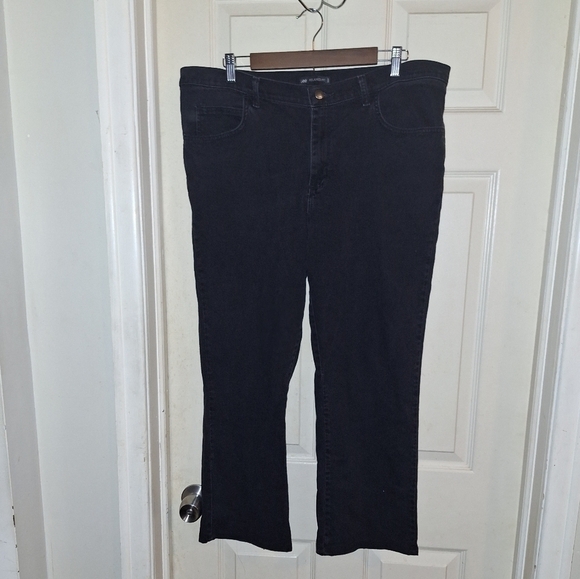 Lee Denim - Lee women's relaxed fit black jeans size 18 short